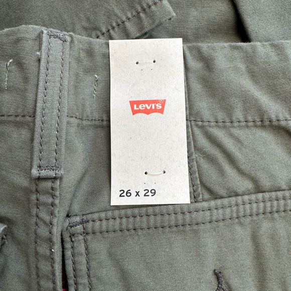 Levi’s NWT ribcage straight 26x29 green pants - Picture 5 of 5